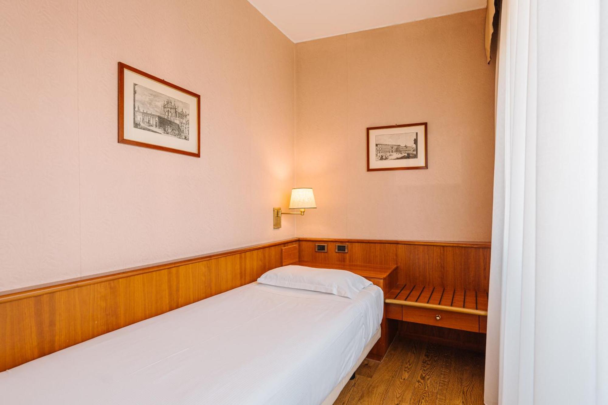 Crystal Hotel Varese Dış mekan fotoğraf