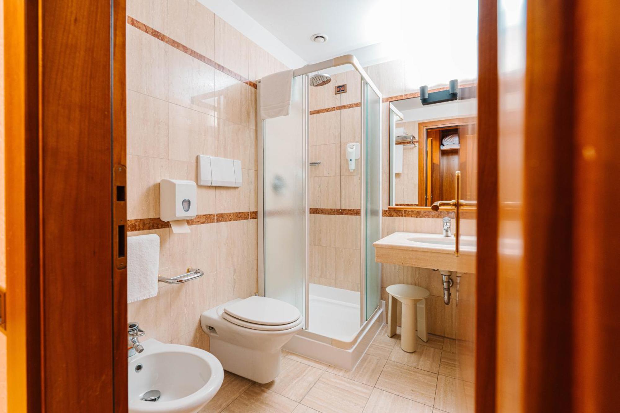 Crystal Hotel Varese Dış mekan fotoğraf