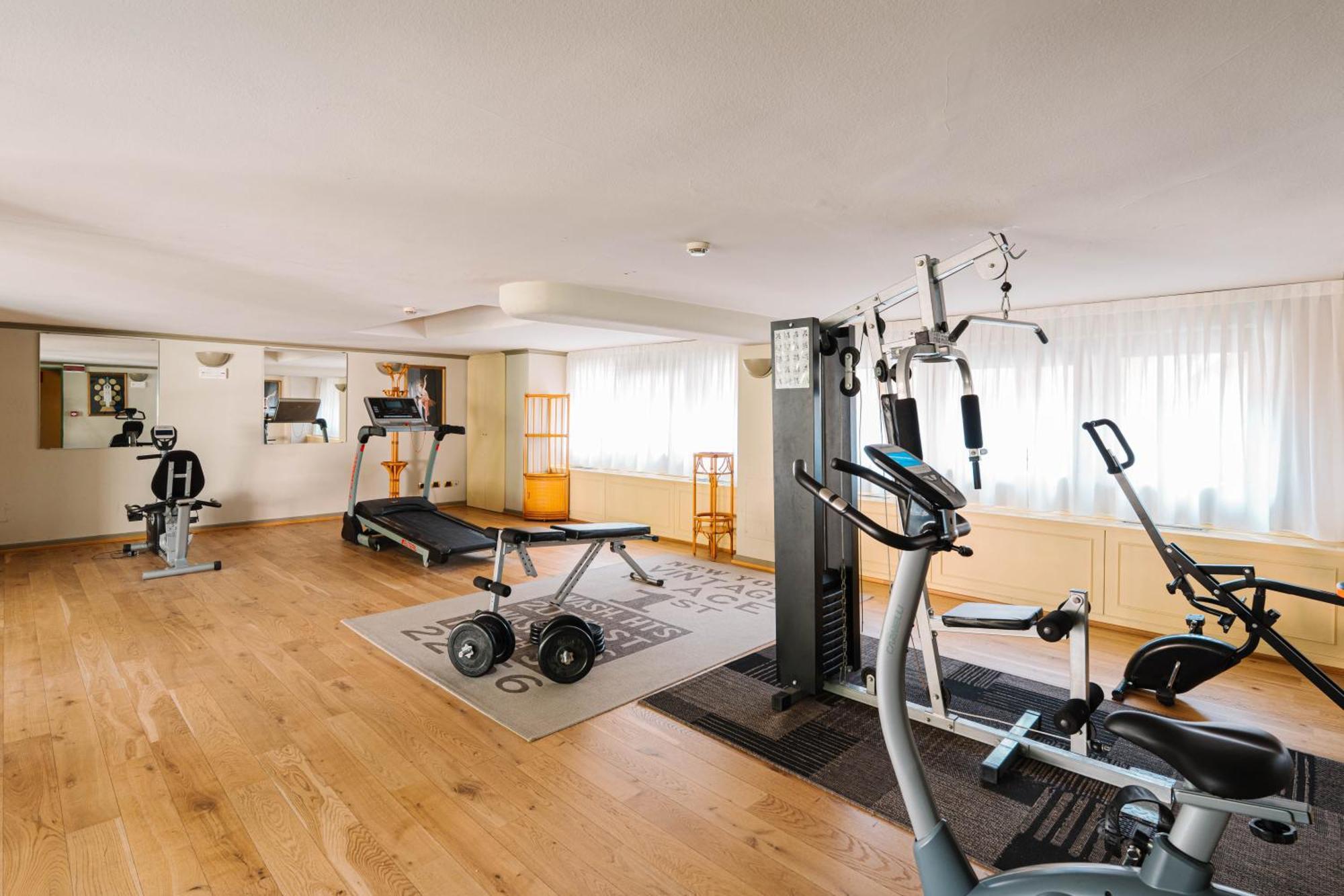 Crystal Hotel Varese Dış mekan fotoğraf