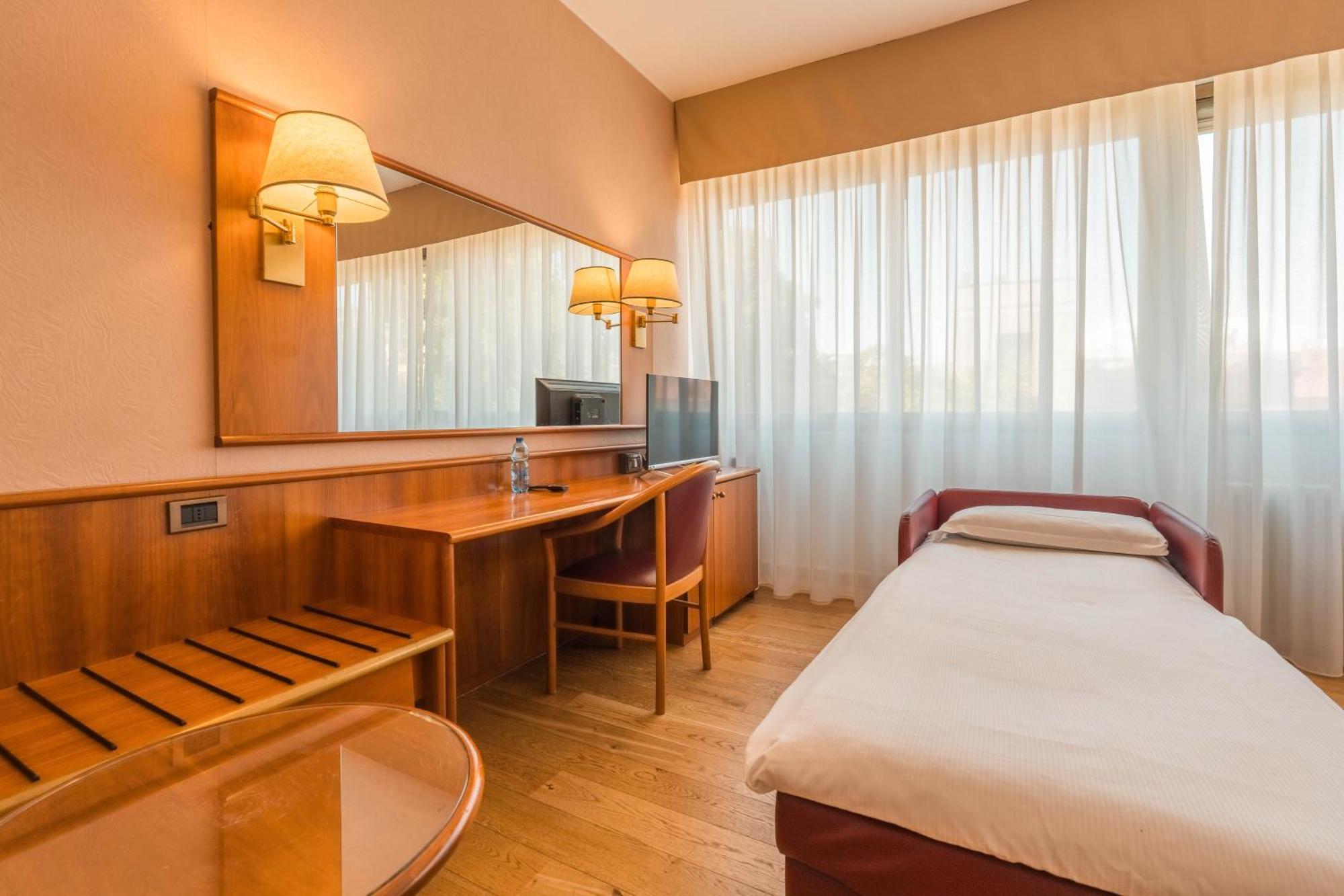 Crystal Hotel Varese Dış mekan fotoğraf