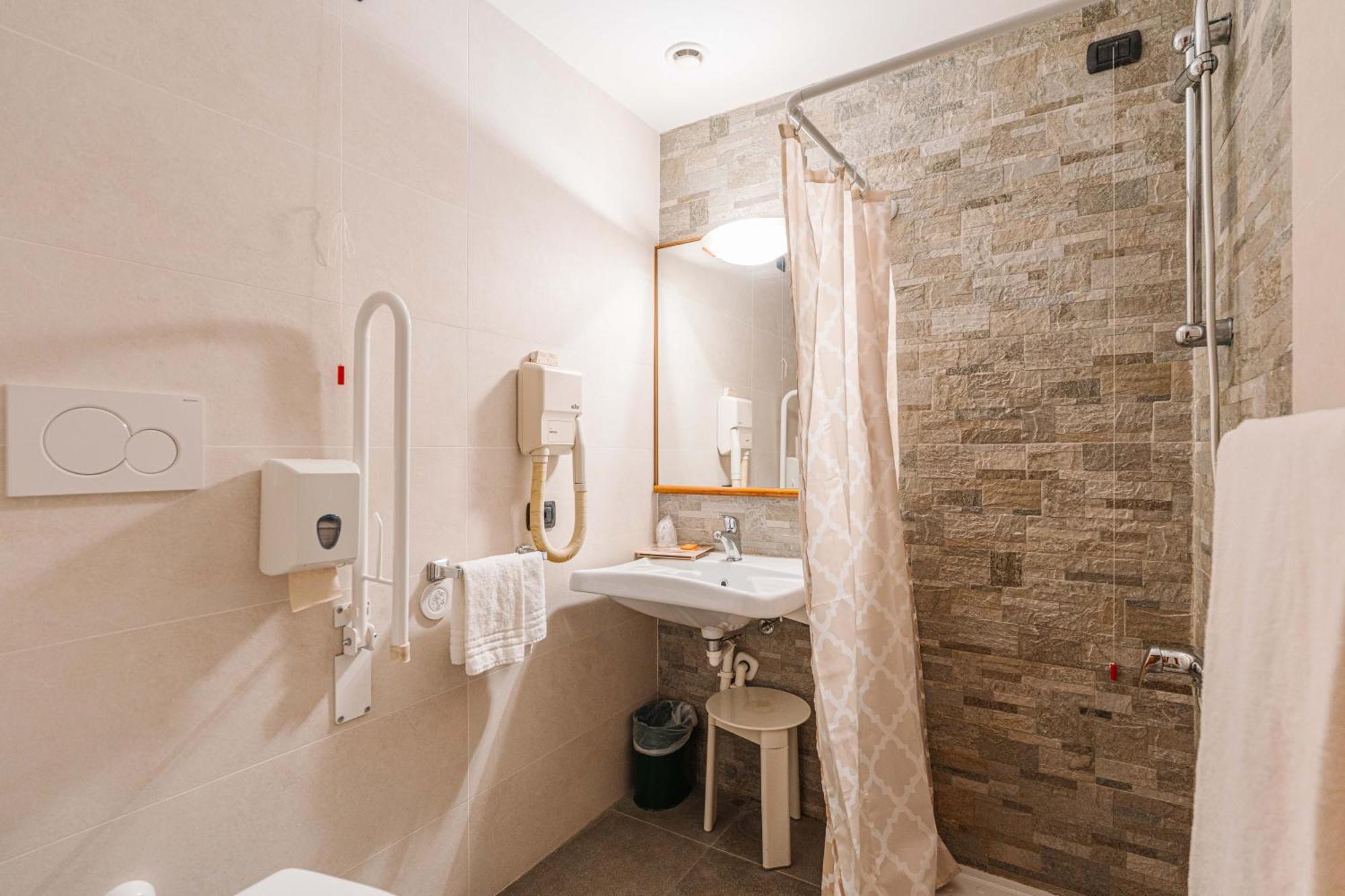 Crystal Hotel Varese Dış mekan fotoğraf