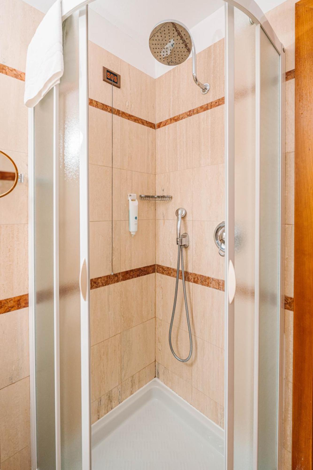 Crystal Hotel Varese Dış mekan fotoğraf