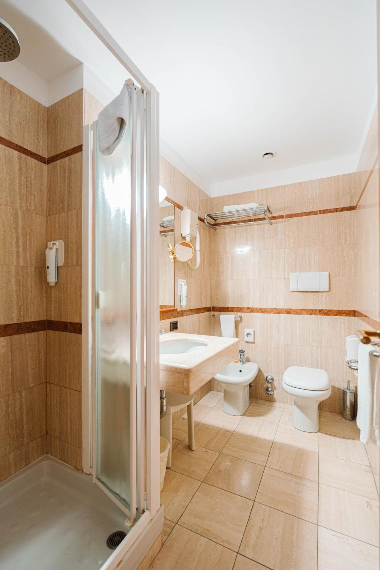 Crystal Hotel Varese Dış mekan fotoğraf
