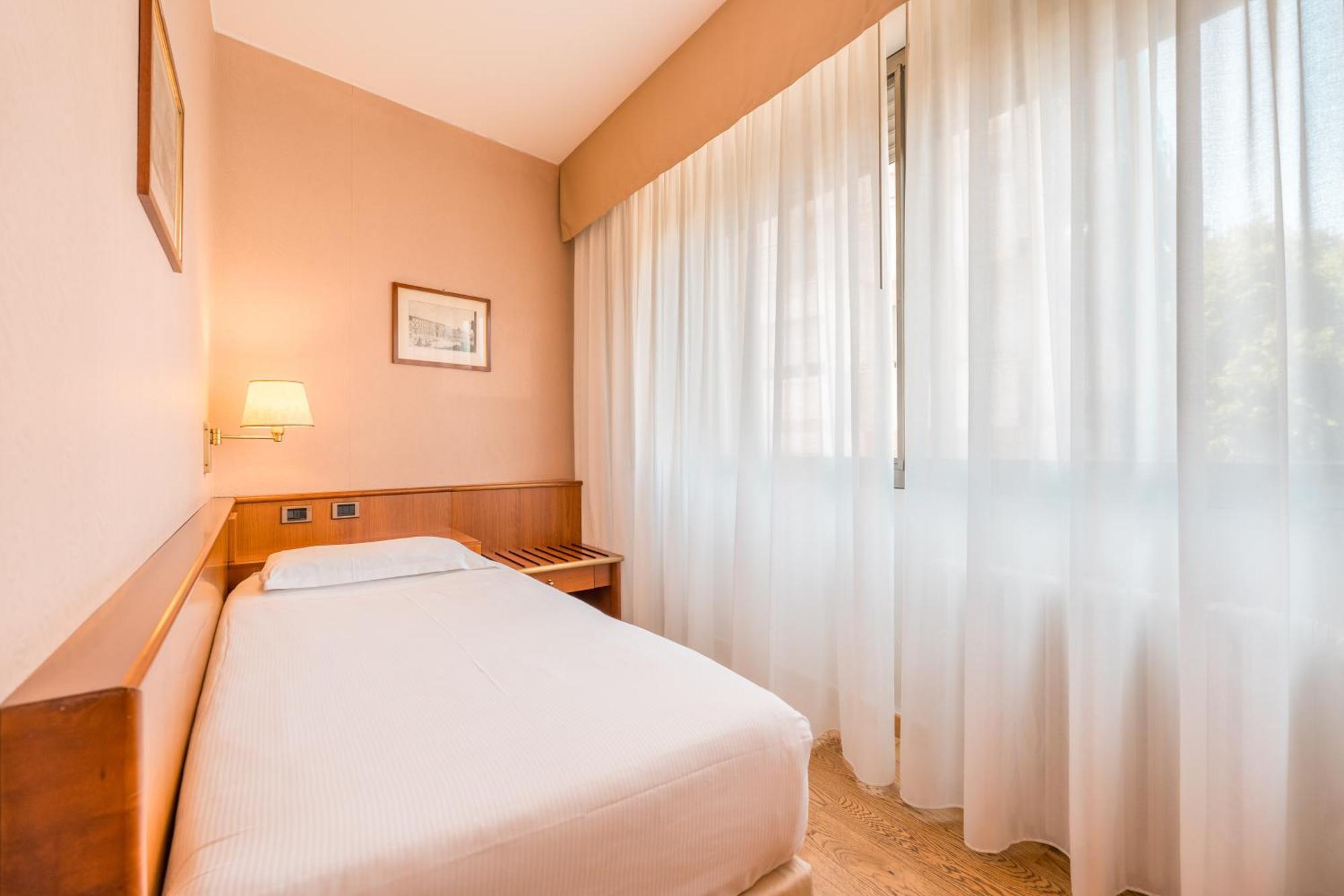 Crystal Hotel Varese Dış mekan fotoğraf